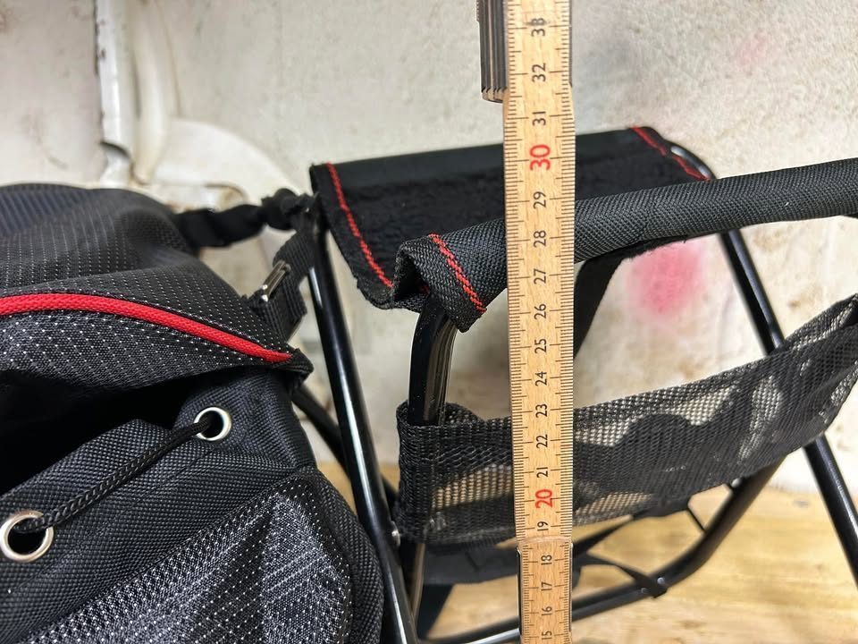 Abu Garcia fisketaske med stol og målebånd til størrelsesvisning